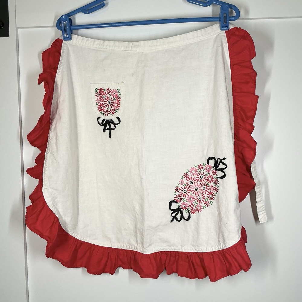 Vintage White & Red Half Apron Ruffle Trim Pocket Embroidered Cottagecore Farm‎